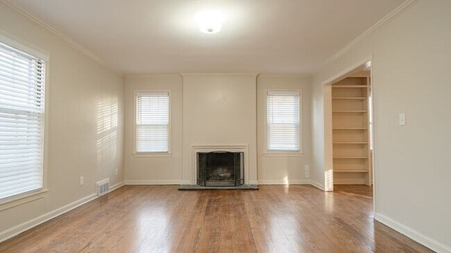 Photo - 629 E Meyer Blvd