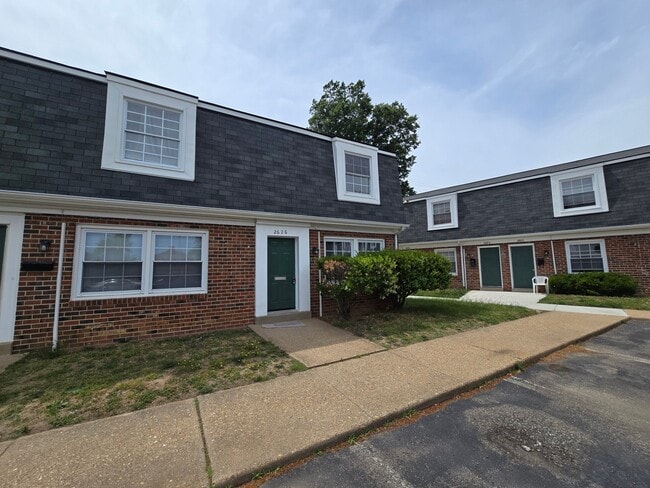 Building Photo - 2626 Wayside Dr