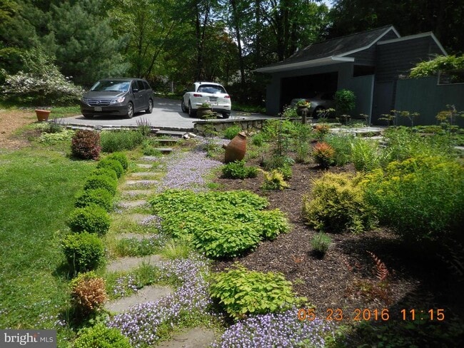 Building Photo - 8 Azalea Ln