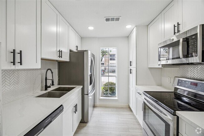 Building Photo - 11201 Lynbrook Dr Unit 2802 Rental
