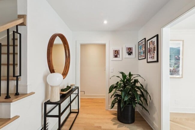 Photo - 1007 Somerset Dr NW