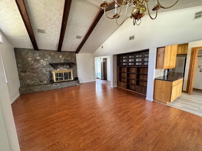 Photo - 105 N Lake Dr