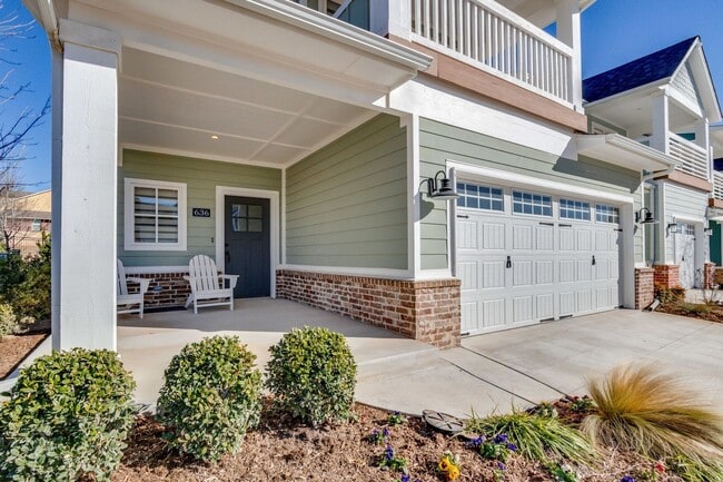 Photo - Welcome to Bungalow Heights! Edmond Townhome w/ Balcony, Yard & Resort Amenities
