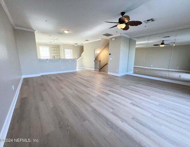 Photo - 4462 Ellipse Dr