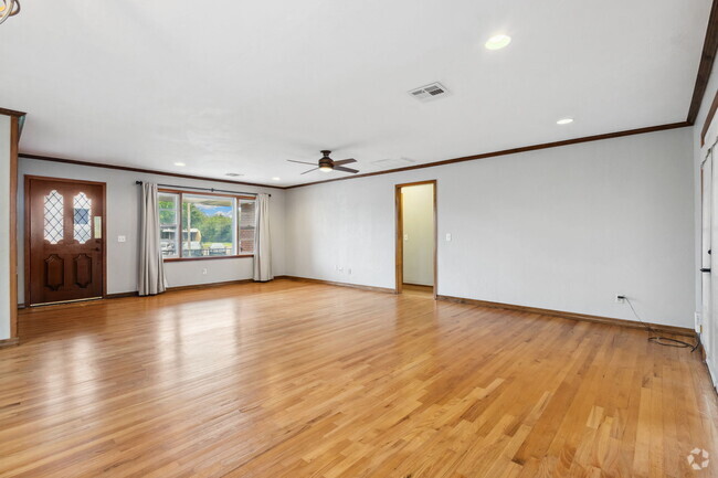 Building Photo - 10001 Ridgeview Dr Rental