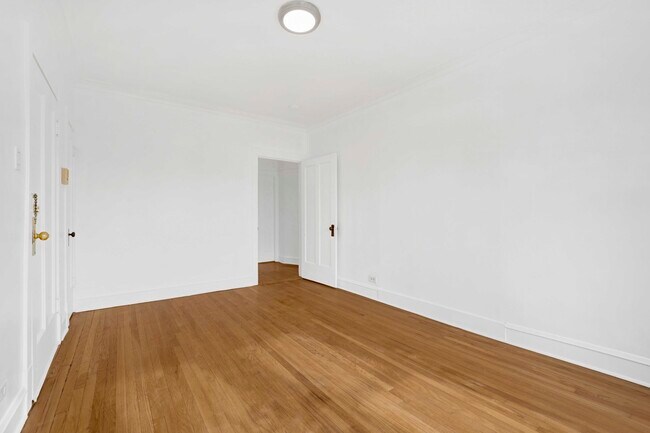 Photo - 4742 W Roscoe St Unidad 3