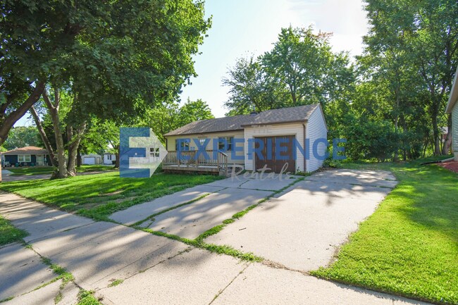 Photo - 900 S Marday Ave