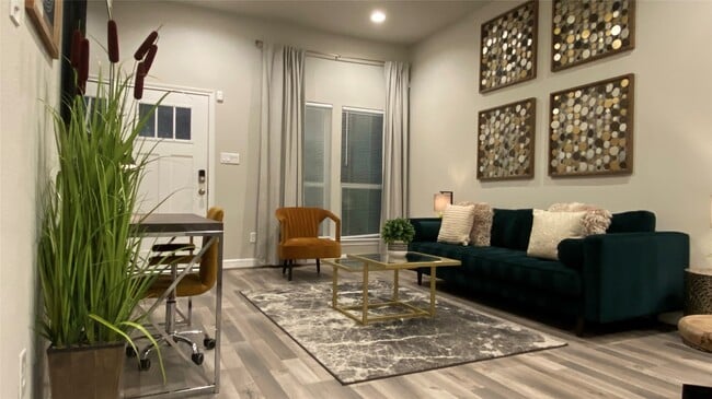 Building Photo - 3144 Southmore Blvd Unit 4