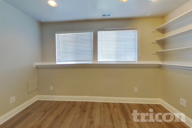 5206 Midland Dr