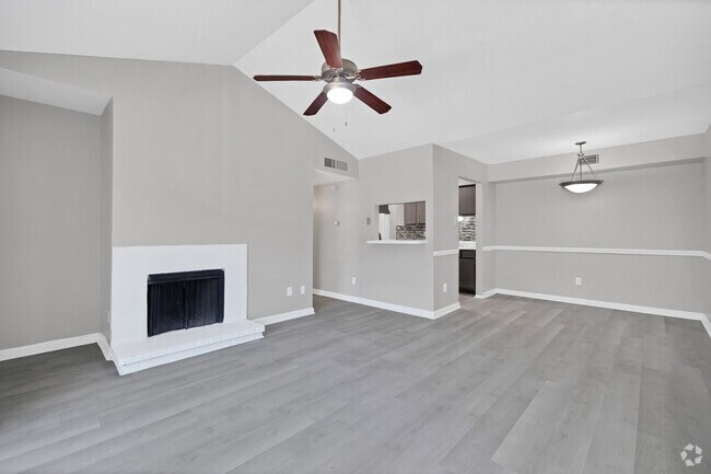 2BR, 2BA - 1,000SF - Living Room/Dining Room