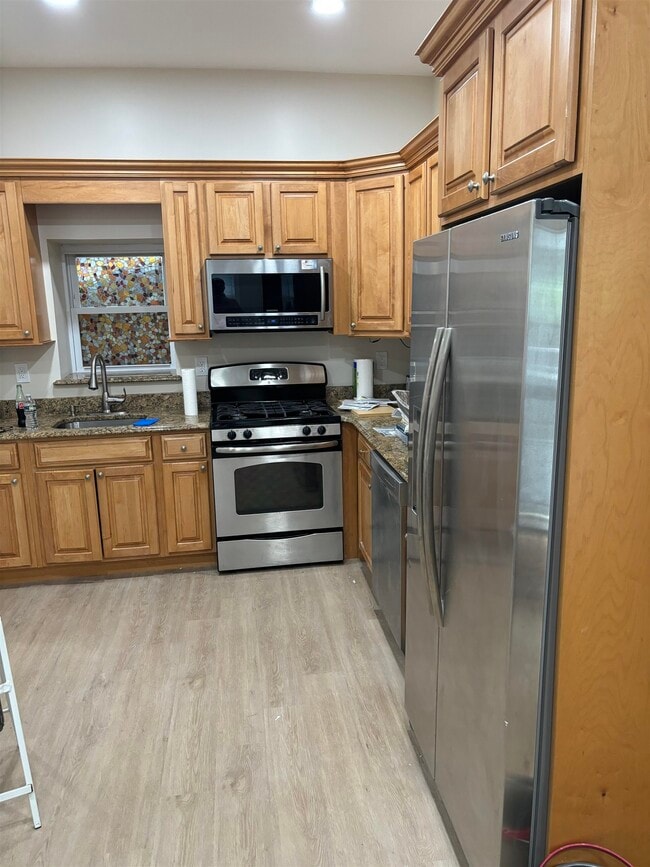 Building Photo - 320 36th St Rental