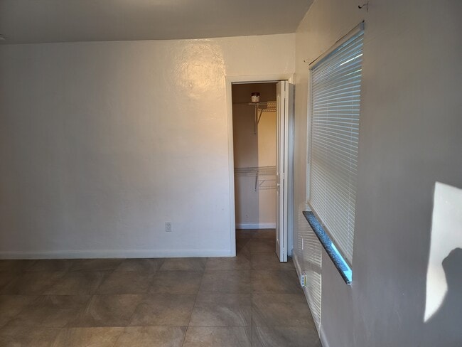 Building Photo - 338 NW 96th St Unit B