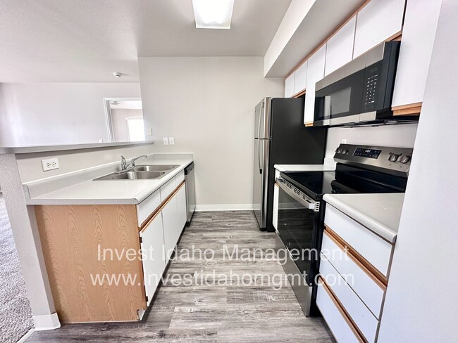 Photo - Fully renovated in 2025 2 bedroom, 2 bathroom ground floor apartment available soon. Unidad 102