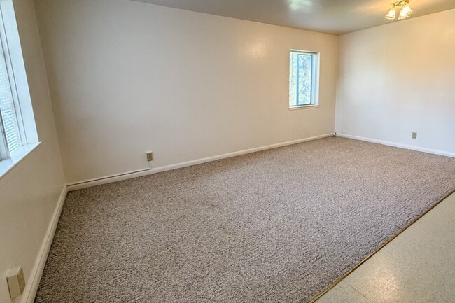Living/Bed - Brentwood Apartments