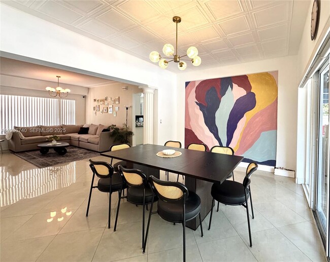 Photo - 1611 71st St