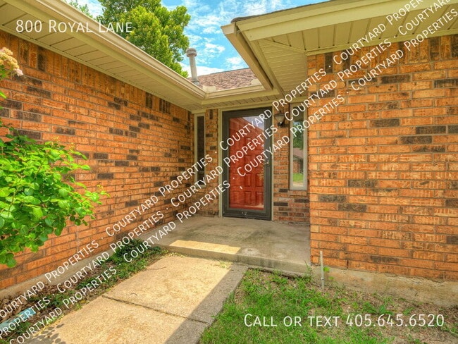 Photo - 800 Royal Ln