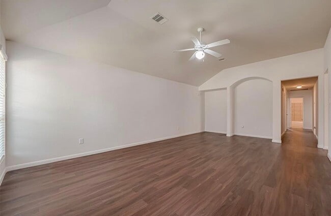 5242 Espuela Ln