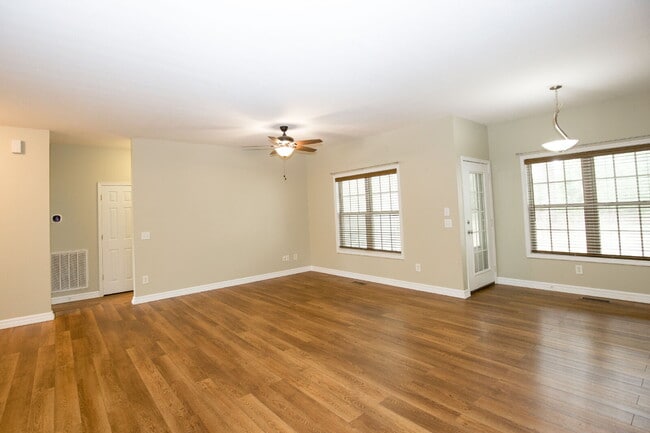 Photo - 110 Willow Creek Ln