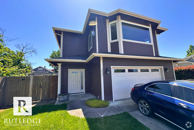 Building Photo - STUNNING 3 Bed/2.5 Bath House in Medford