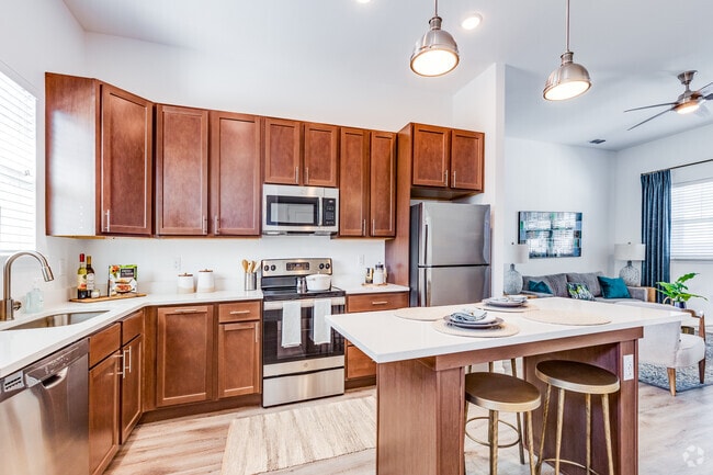 2 BD, 2 BA - 1,000 SF