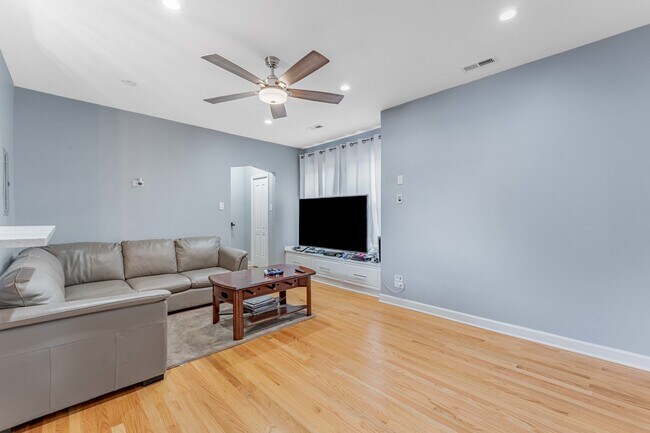 Photo - 5717 N Kimball Ave