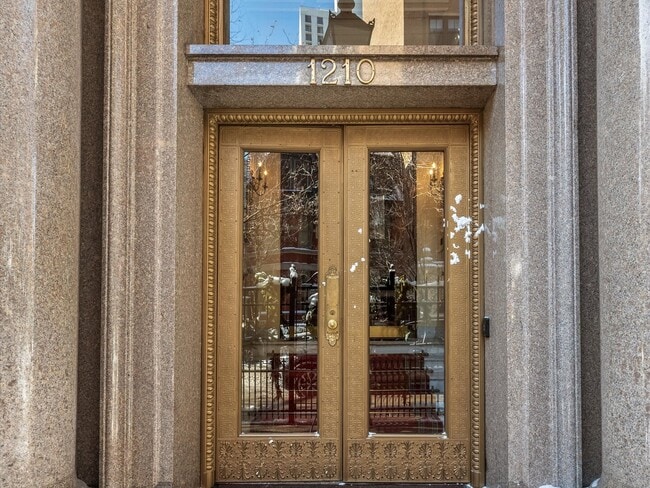 Photo - 1210 N Astor St Unit 3A