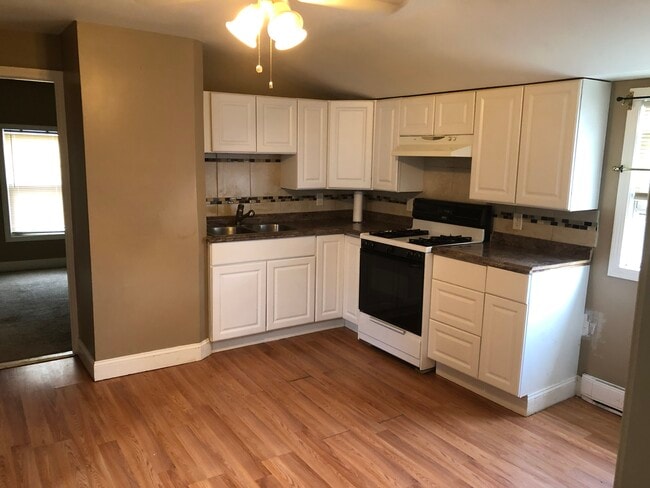 Photo - 10 Winsor St Unit 10 Winsor st apt#3