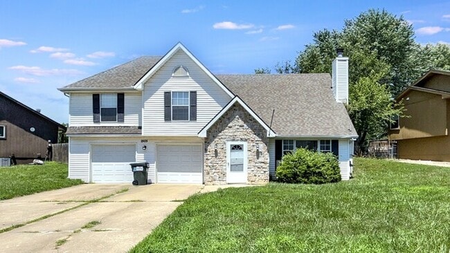 Photo - 1505 SW Highland Dr House