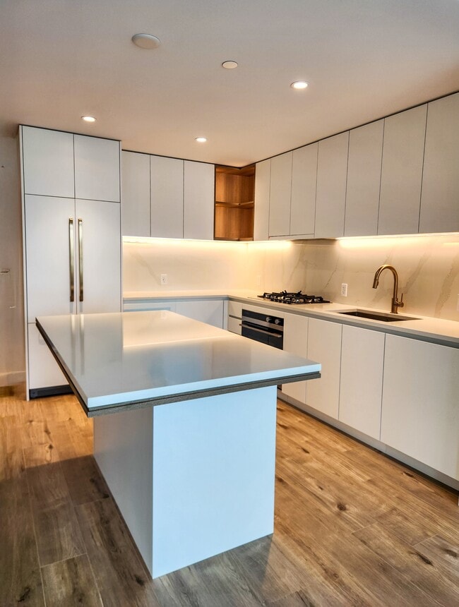 Photo - 720 Farrow St