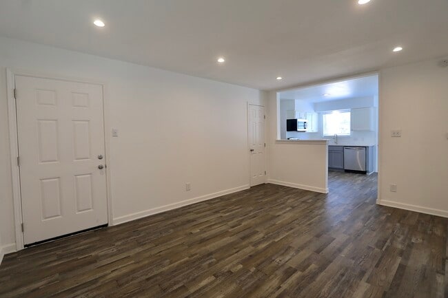 Photo - Lakewood Manor