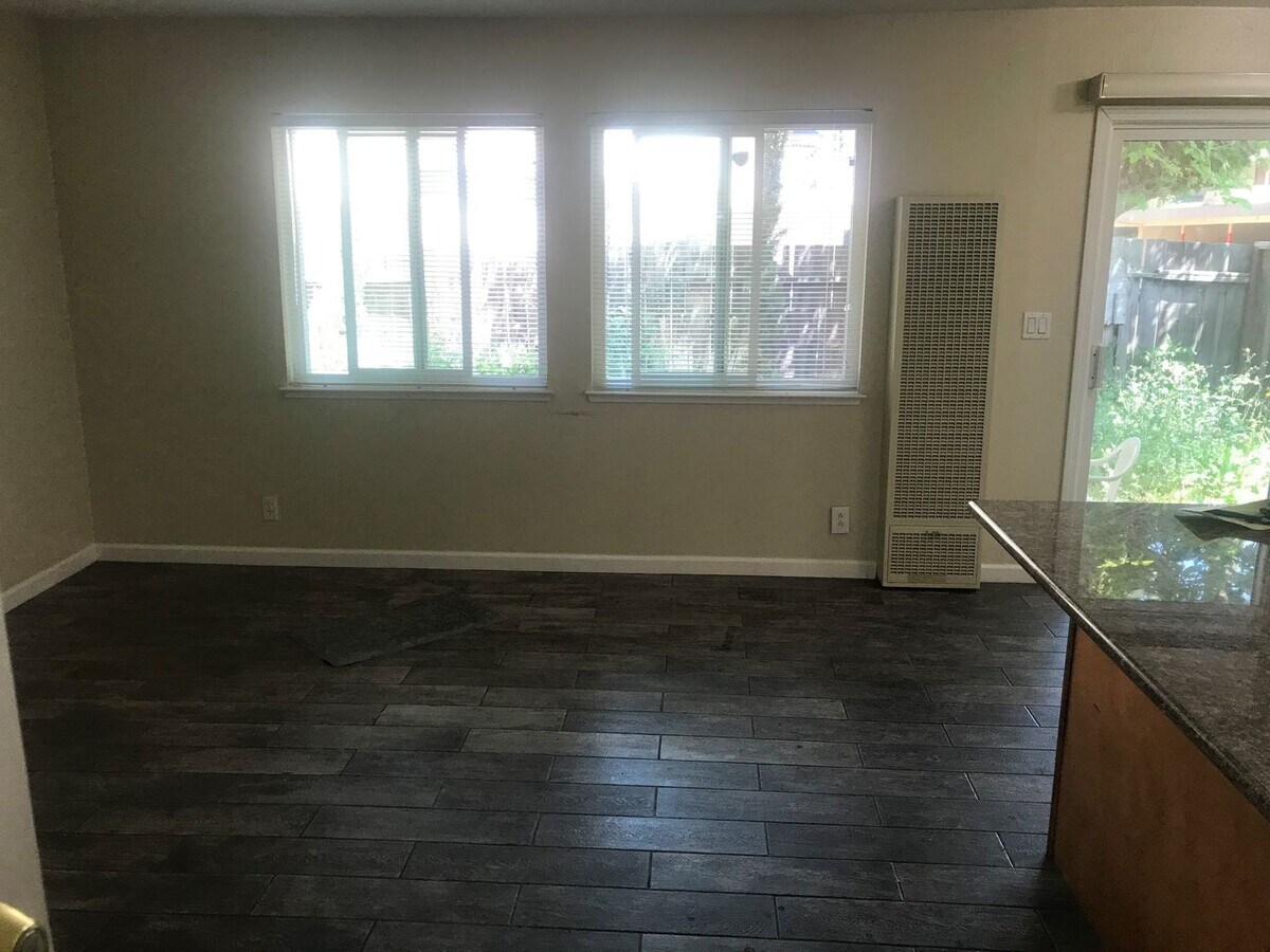 Photo - 3147 Williamsburg Dr Unit 1