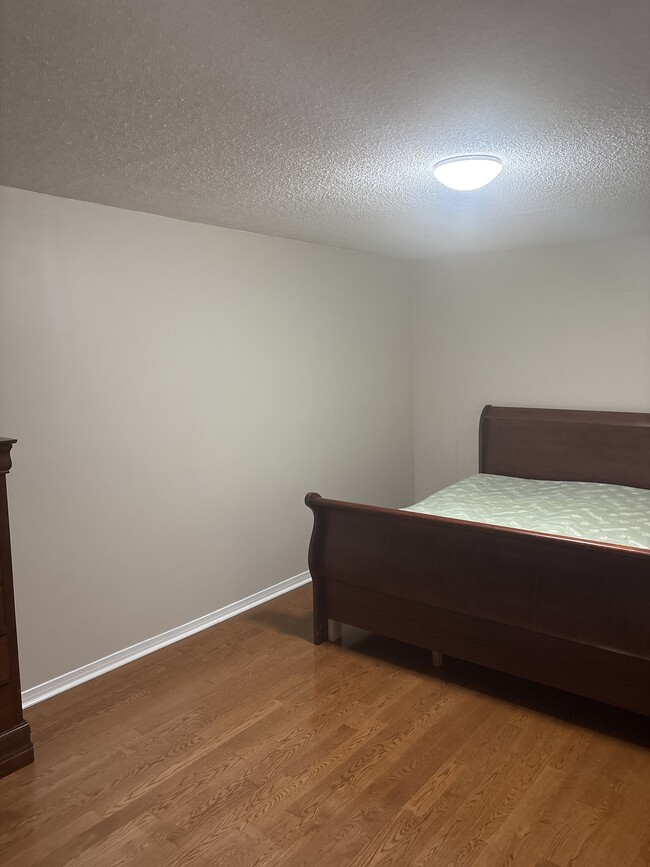 Building Photo - 202 Gwendolyn St