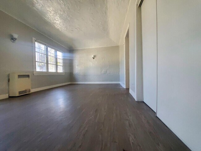 Photo - 2360 W. 18th St