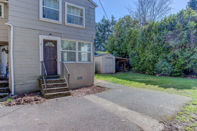 Photo - Custer Apartments