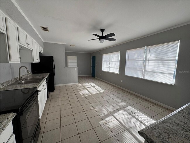 Photo - 218 W 4th St