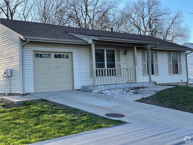 Building Photo - 1309 Wagon Wheel Trail Rental