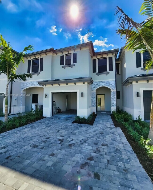 Building Photo - 452 NW 203rd Ter Rental