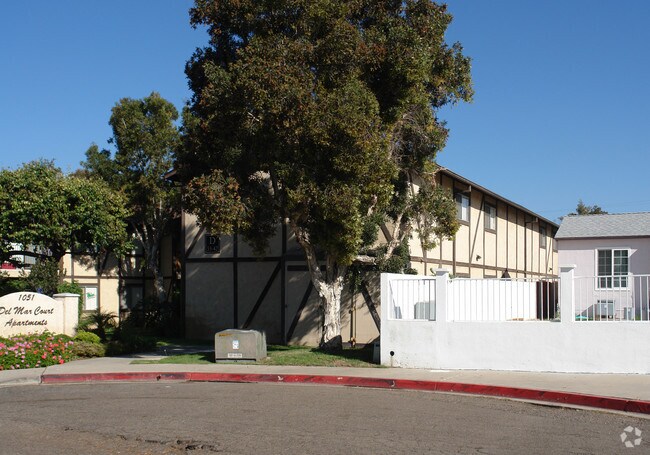Photo - Del Mar Court Apartments
