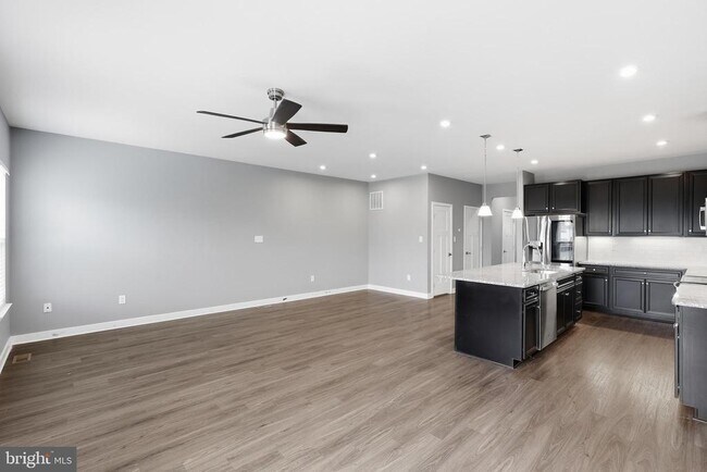 Photo - 529 Swansea Dr