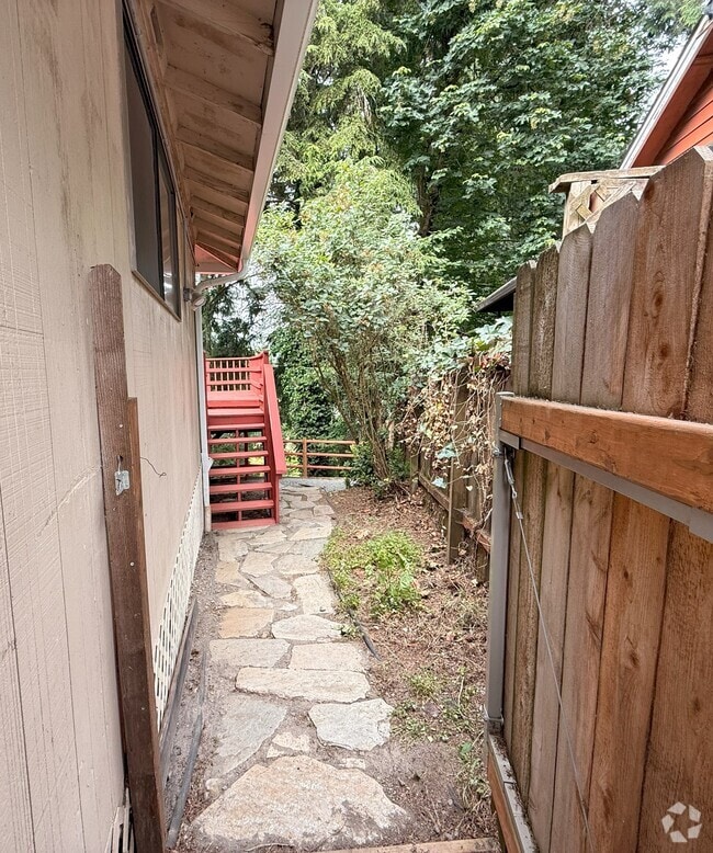 Building Photo - 2217 NE Landover Dr Rental