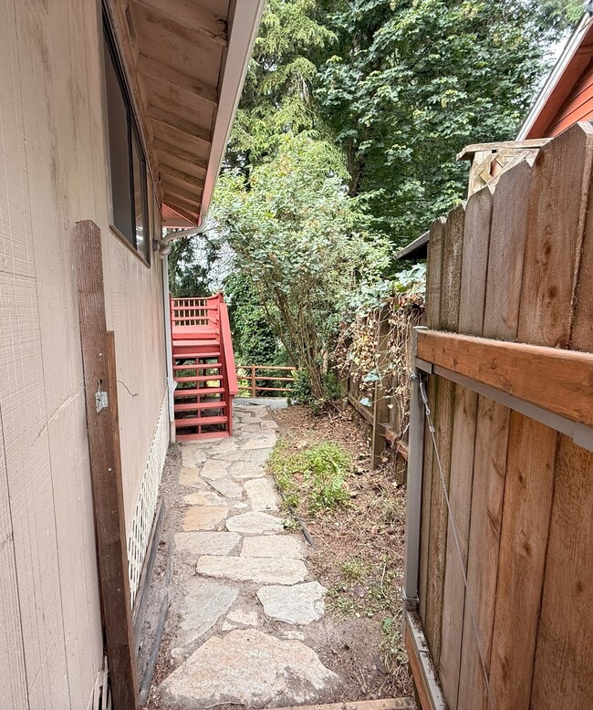 Building Photo - 2217 NE Landover Dr Rental