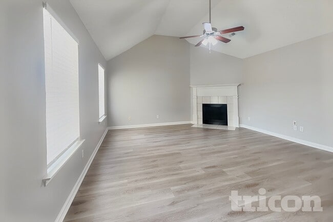 Photo - 2121 Montgomery Ln