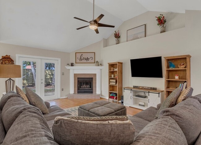 Photo - 4501 Parkwood Square