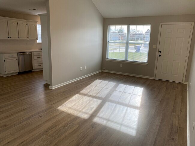 Photo - 220 SW Chartwell Cir
