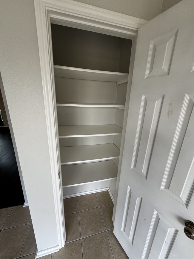 Lots of storage - 3905 Picato Dr