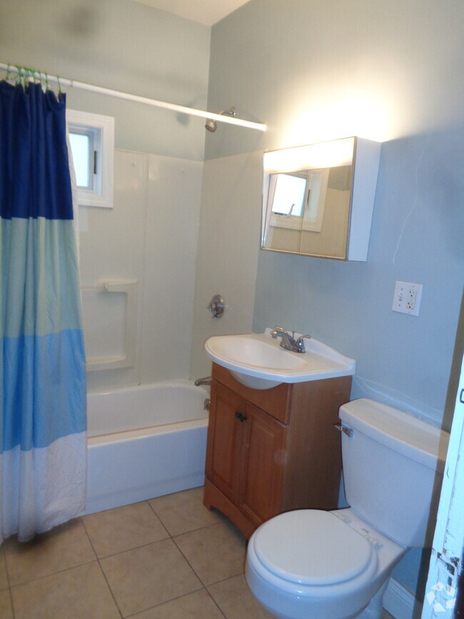 Building Photo - 61 Grove St Unit 1 Rental