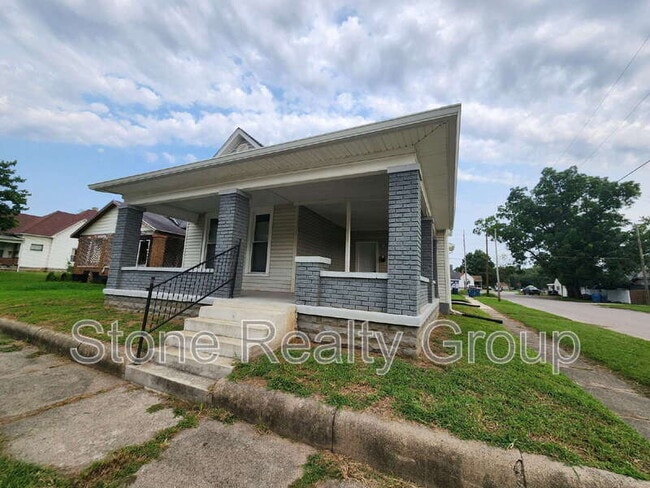 Building Photo - 1040 7th Ave