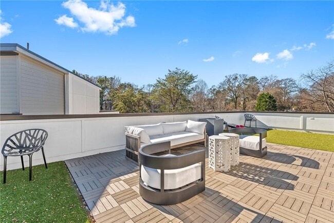 Photo - 2424 Memorial Dr SE