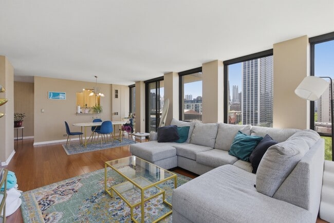 Photo - 1660 N La Salle Dr Unit 902