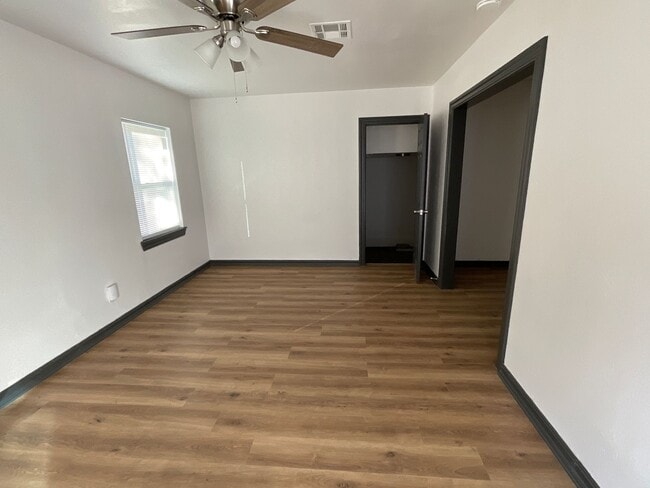 Photo - 2413 NE 27th St